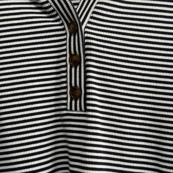 Chico’s Size 3 (XL/16) Black Stripe 3 Button Accent  V Neck Thermal Shirt - Picture 2 of 6